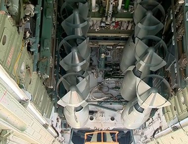 Ρωσία: Δείτε την προετοιμασία των βομβαρδιστικών Τu-22M3 πριν την σημερινή επιδρομή στην Συρία